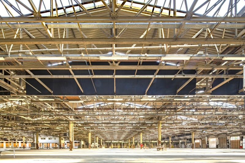 Rarität in München … Historische Hallen und Lofts auf grünem Areal