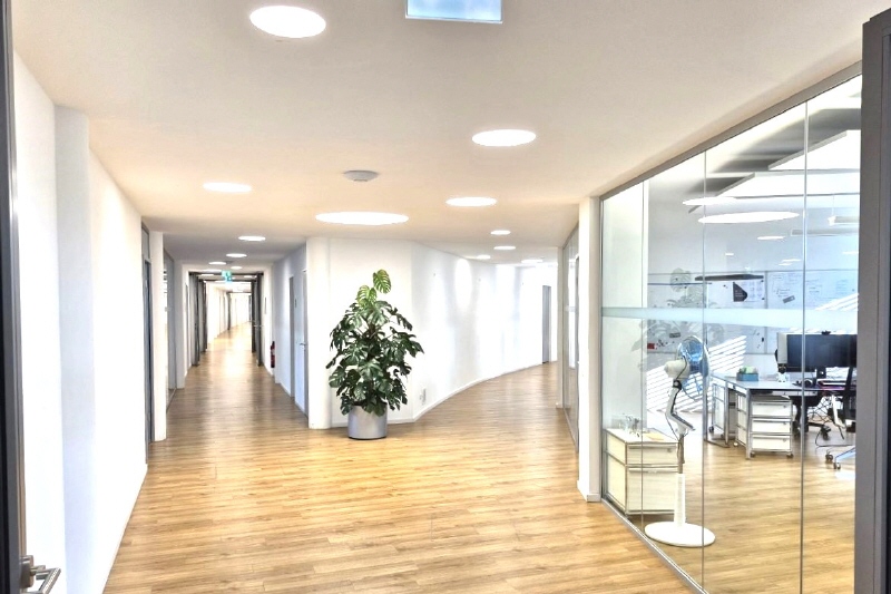 Top renoviert, flexible Mietlaufzeiten möglich … Direkt an der Stammstrecke