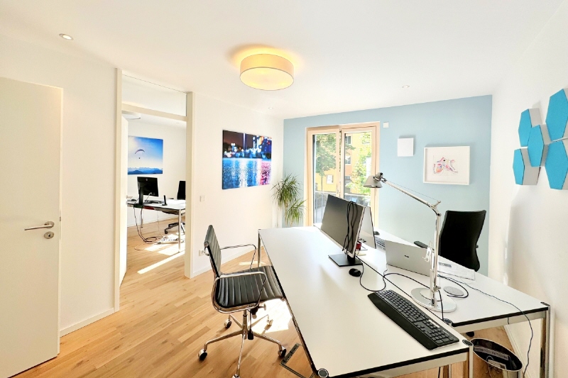 Moderner Neubau mit Balkon in der Au