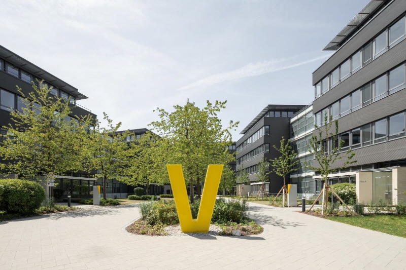 Schickes Büroensemble mit großzügigem Außenbereich