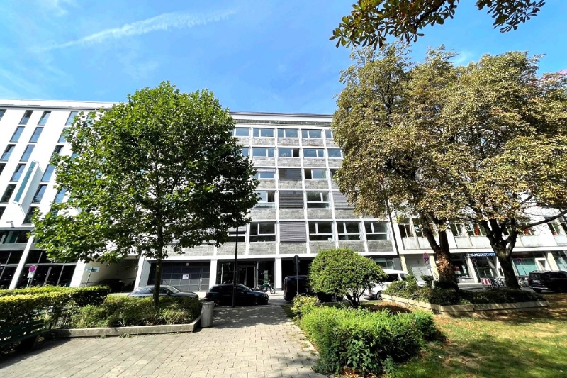 Gelegenheit in der City … Stylisch saniertes Gebäude … Mit Dachterrasse