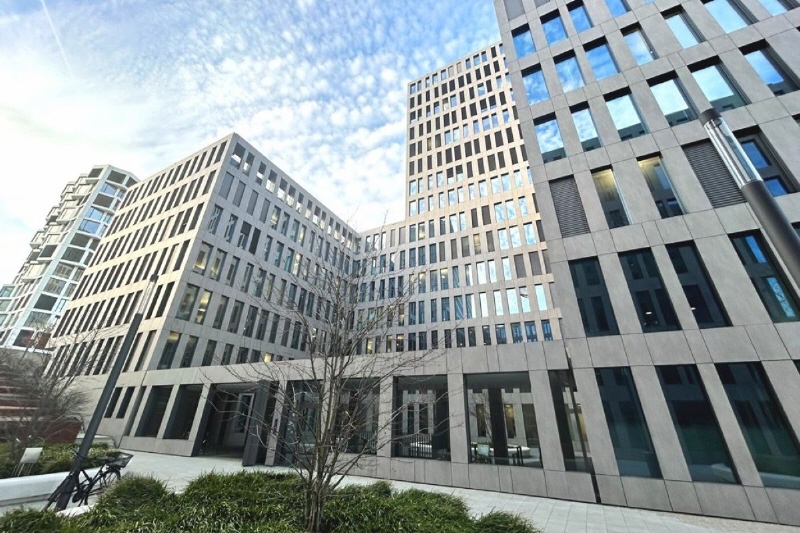 Hoch hinaus … Excellentes Büro direkt an der Stammstrecke