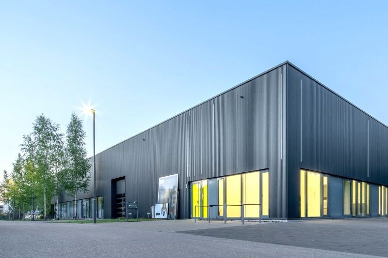 Rarität in München … Historische Hallen und Lofts auf grünem Areal