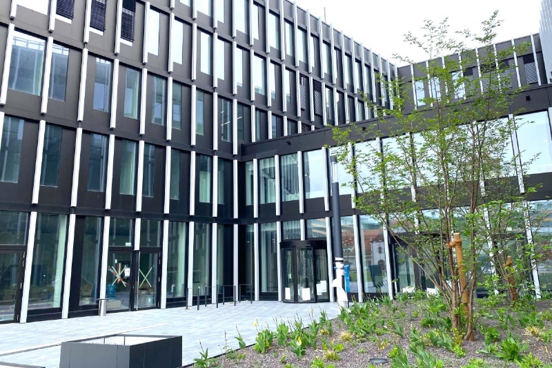 Beeindruckendes Erdgeschossbüro in attraktivem Neubau