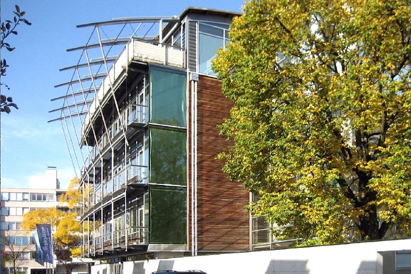 Stylische Büros mit Terrasse