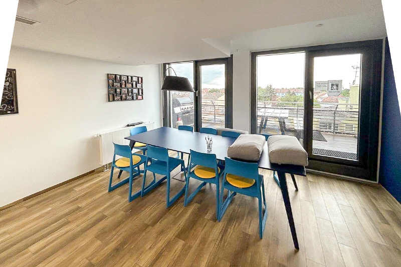 Direkt an der U-Bahn … Mit Dachterrasse