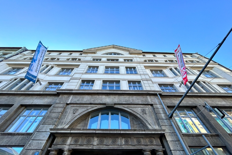 Attraktive Altbaufläche in repräsentativem Jugendstil-Geschäftshaus