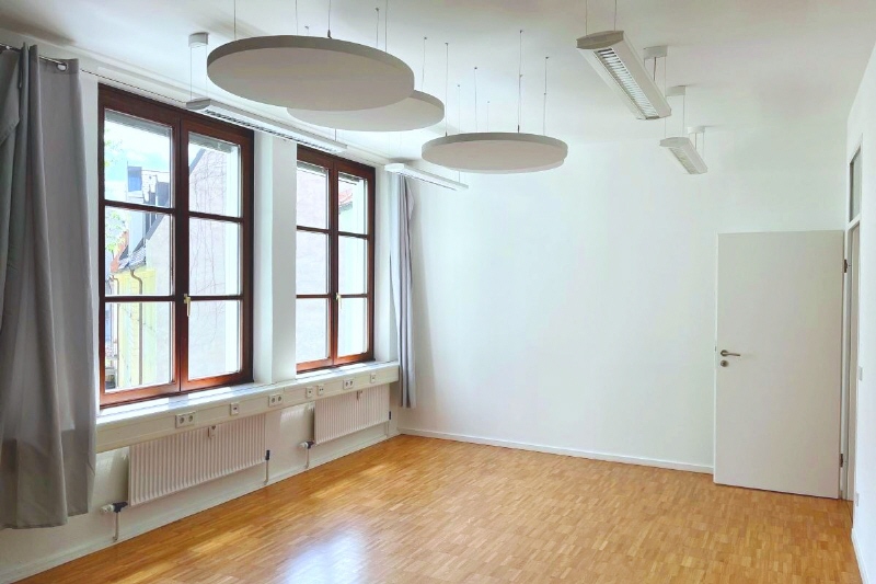 Ruhiges Büro zum schönen Innenhof